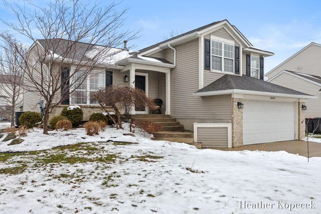 3695 S Falling Leaf Drive SE, Grand Rapids, MI 49512