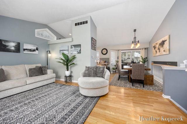 3695 S Falling Leaf Drive SE, Grand Rapids, MI 49512