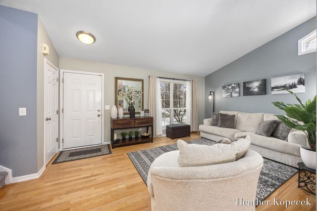 3695 S Falling Leaf Drive SE, Grand Rapids, MI 49512