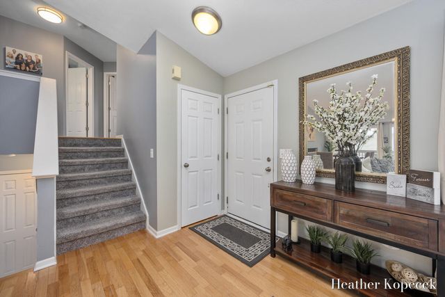 3695 S Falling Leaf Drive SE, Grand Rapids, MI 49512