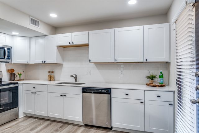 10211 Regal Oaks Drive 120, Dallas, TX 75230