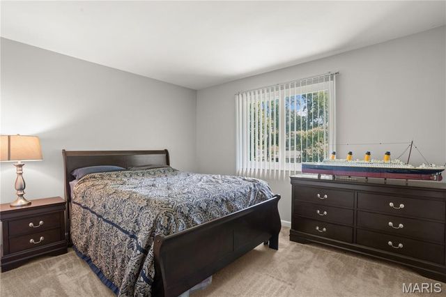 2500 Wesglen Estates Drive, Maryland Heights, MO 63043