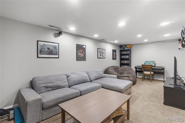 2500 Wesglen Estates Drive, Maryland Heights, MO 63043