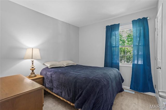 2500 Wesglen Estates Drive, Maryland Heights, MO 63043