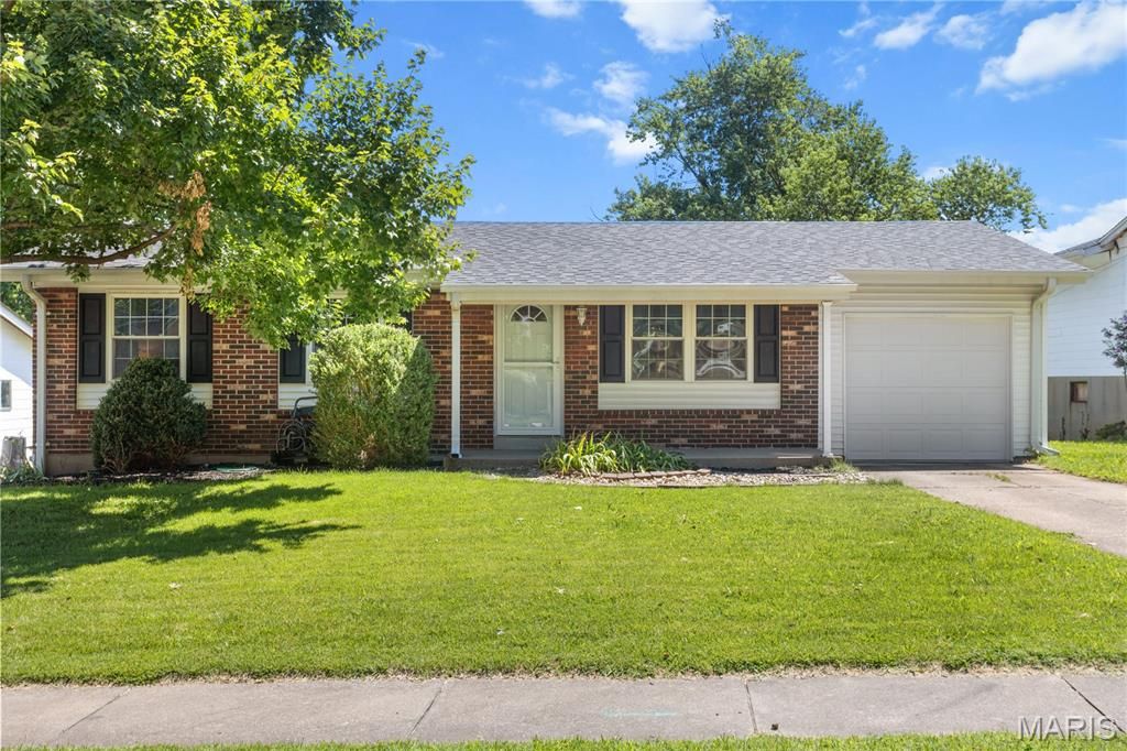 2500 Wesglen Estates Drive, Maryland Heights, MO 63043