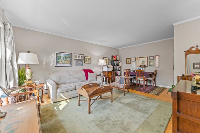 2135 Central Street 3W, Evanston, IL 60201