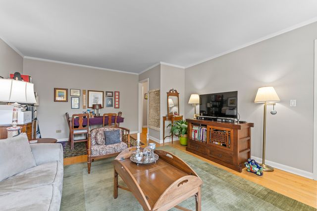 2135 Central Street 3W, Evanston, IL 60201
