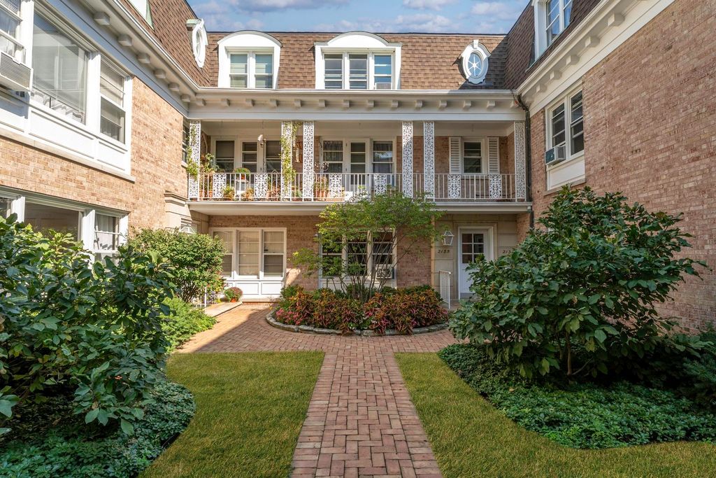 2135 Central Street 3W, Evanston, IL 60201