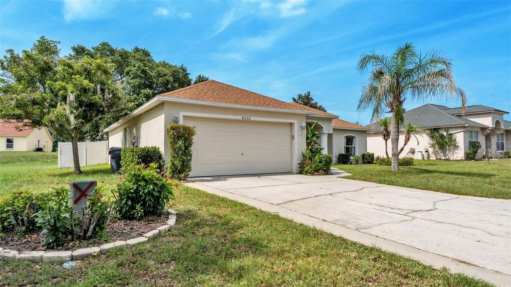 8202 WESTMONT TERRACE DRIVE, Lakeland, FL 33810