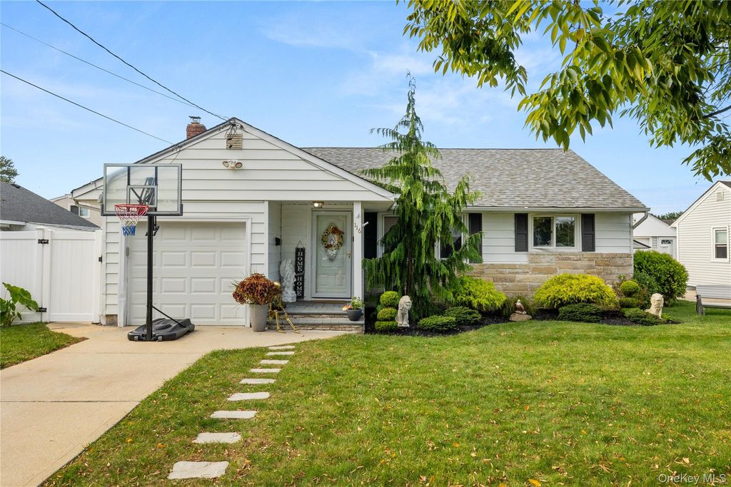 116 Massapequa Avenue, Massapequa, NY 11758 — exterior