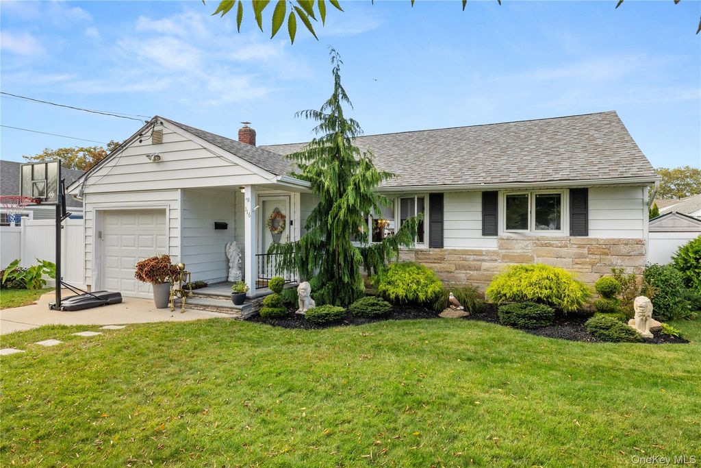 116 Massapequa Avenue, Massapequa, NY 11758 — photo 2