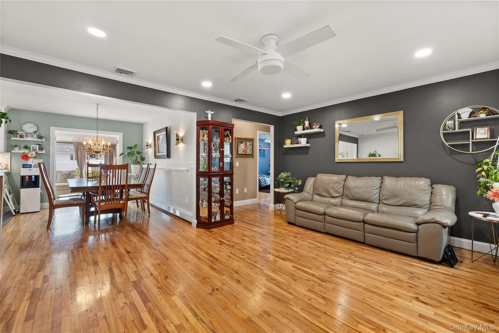 116 Massapequa Avenue, Massapequa, NY 11758 — photo 3