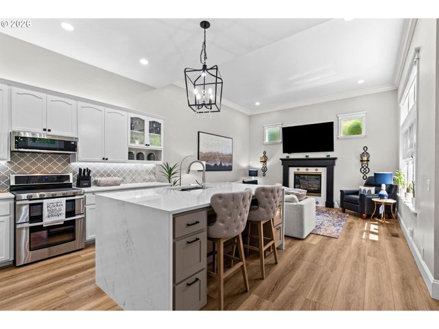 3489 RIVERPLACE Dr, Eugene, OR 97401