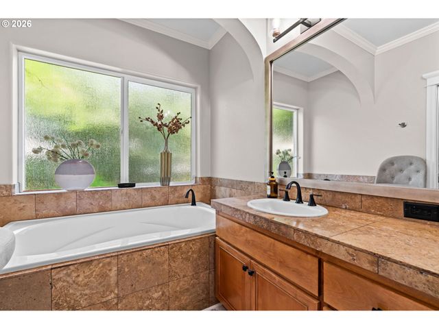 3489 RIVERPLACE Dr, Eugene, OR 97401