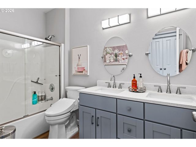 3489 RIVERPLACE Dr, Eugene, OR 97401