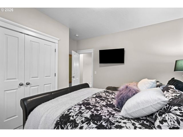 3489 RIVERPLACE Dr, Eugene, OR 97401