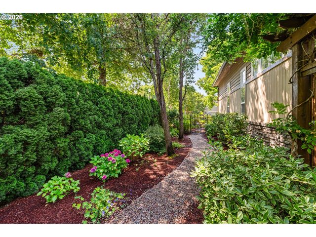 3489 RIVERPLACE Dr, Eugene, OR 97401
