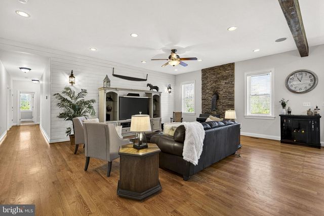 7312 OAK LN, Marshall, VA 20115