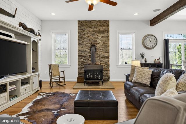 7312 OAK LN, Marshall, VA 20115
