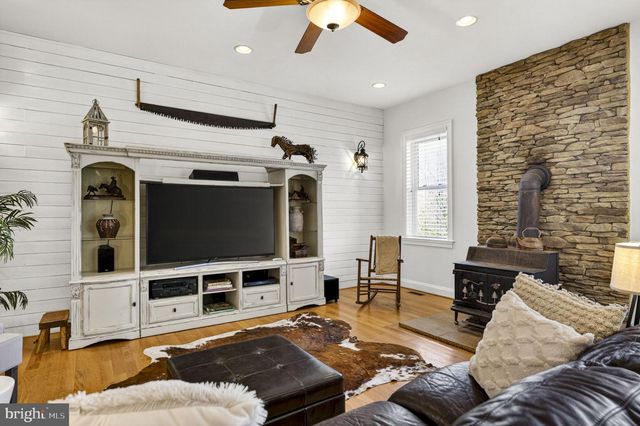 7312 OAK LN, Marshall, VA 20115