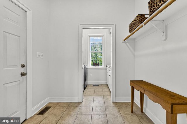 7312 OAK LN, Marshall, VA 20115
