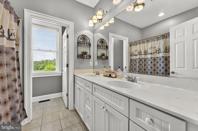 7312 OAK LN, Marshall, VA 20115