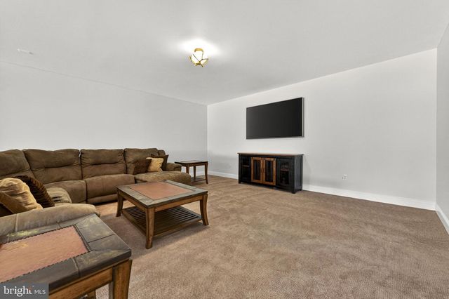 7312 OAK LN, Marshall, VA 20115