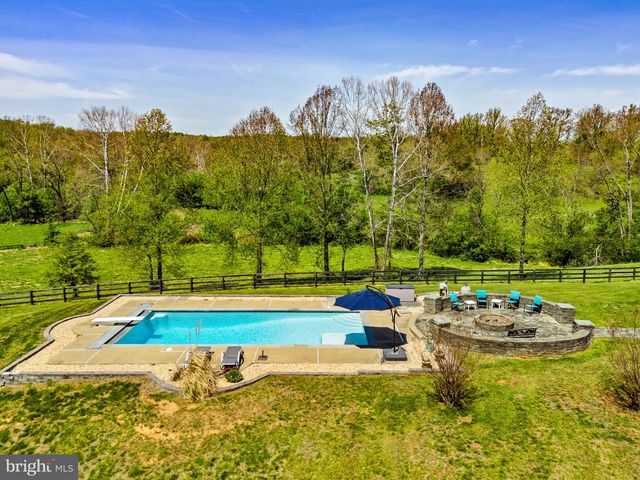 7312 OAK LN, Marshall, VA 20115