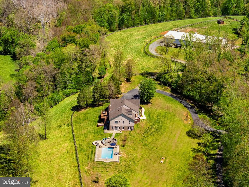 7312 OAK LN, Marshall, VA 20115