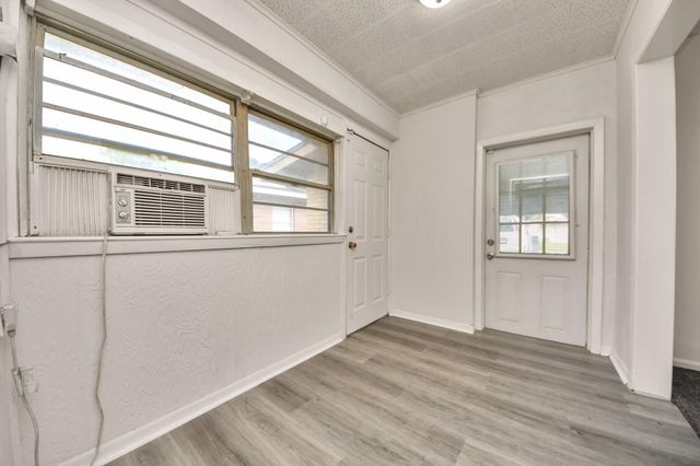 2703 Knotty Oaks Trail, Houston, TX 77045