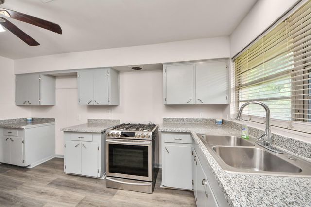 2703 Knotty Oaks Trail, Houston, TX 77045
