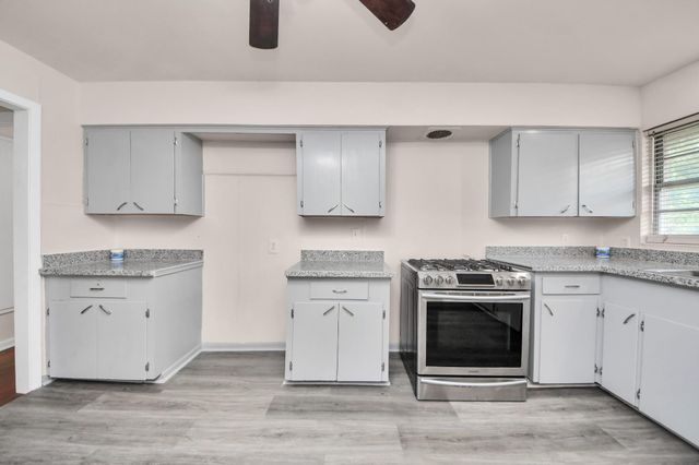 2703 Knotty Oaks Trail, Houston, TX 77045