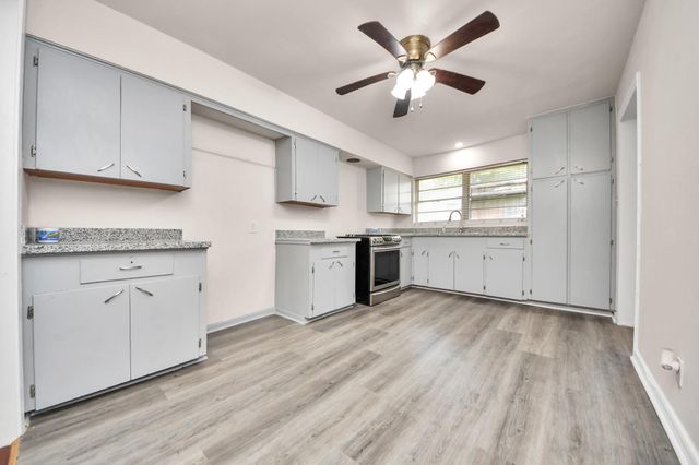 2703 Knotty Oaks Trail, Houston, TX 77045