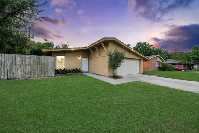 2703 Knotty Oaks Trail, Houston, TX 77045