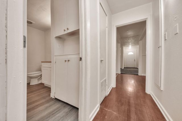 2703 Knotty Oaks Trail, Houston, TX 77045