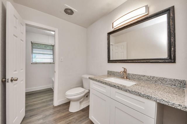 2703 Knotty Oaks Trail, Houston, TX 77045