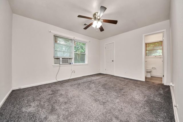 2703 Knotty Oaks Trail, Houston, TX 77045