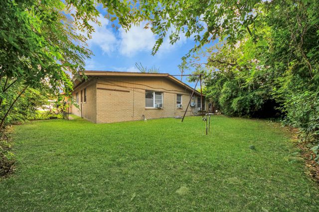 2703 Knotty Oaks Trail, Houston, TX 77045