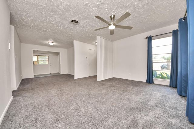 2703 Knotty Oaks Trail, Houston, TX 77045