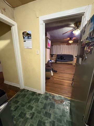 702 Gresham Street, Baytown, TX 77520