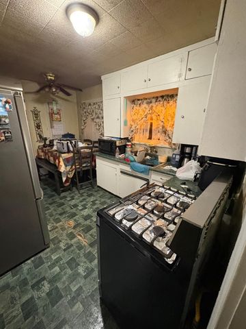 702 Gresham Street, Baytown, TX 77520