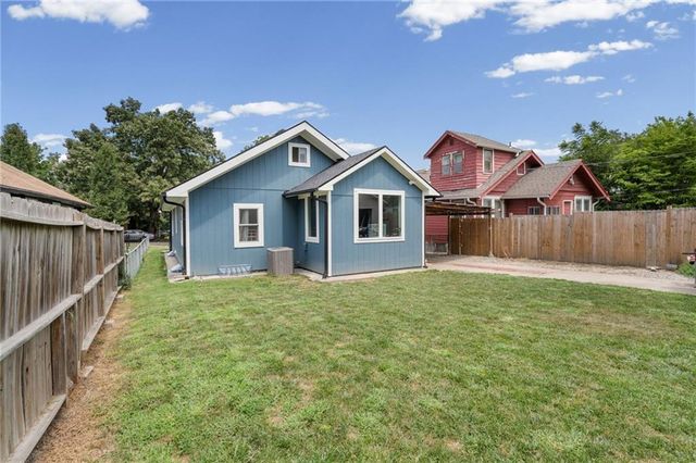 2215 Elizabeth Avenue, Kansas City, KS 66102