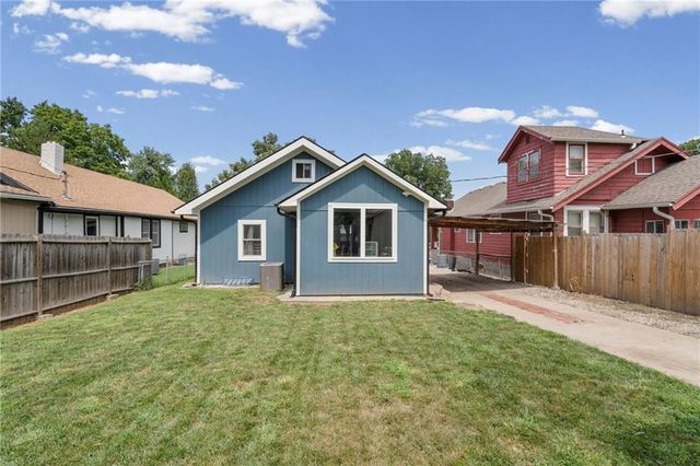 2215 Elizabeth Avenue, Kansas City, KS 66102