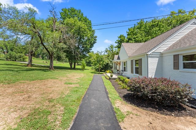 714 Greymont Dr, Nashville, TN 37217