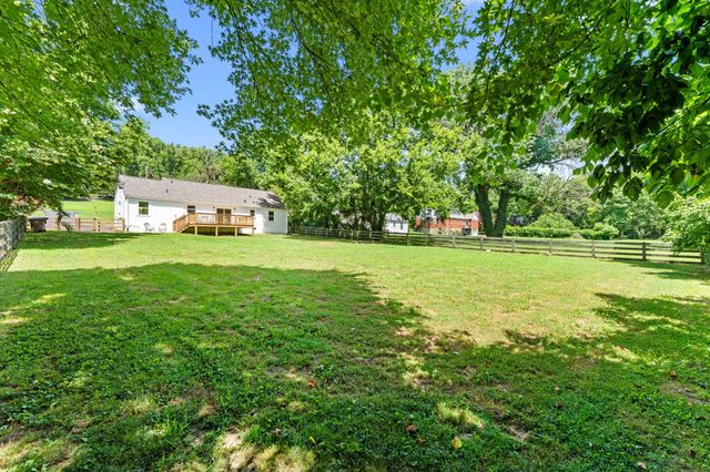714 Greymont Dr, Nashville, TN 37217