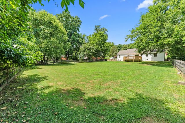 714 Greymont Dr, Nashville, TN 37217