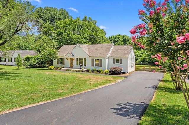 714 Greymont Dr, Nashville, TN 37217