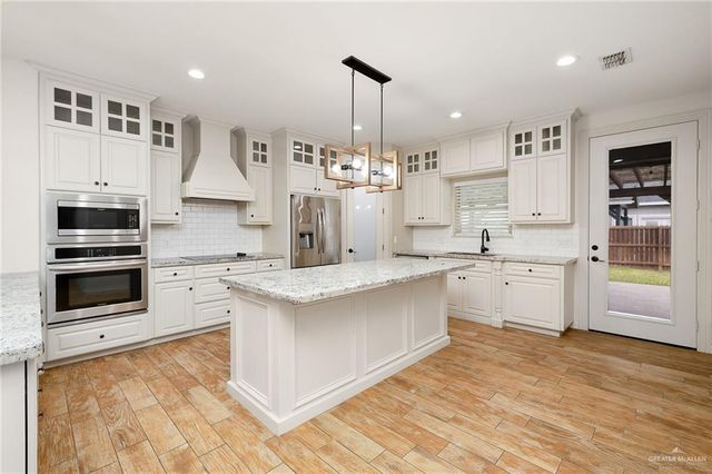 803 W Iroquois Avenue, Pharr, TX 78577
