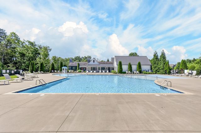 108 Gulfstream Dr, Gallatin, TN 37066