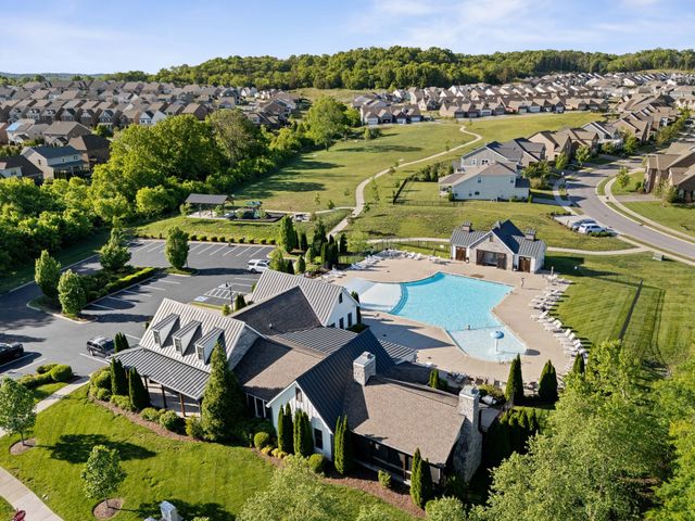 108 Gulfstream Dr, Gallatin, TN 37066